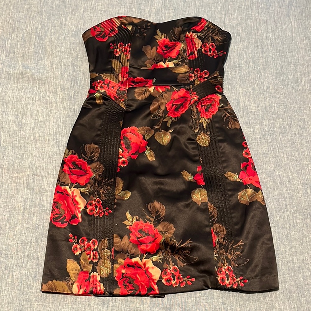 Guess strapless dress size 3 (fits like a 0)